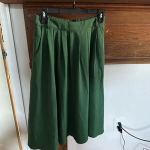 Green Semi-Pleated Skirt - Size M